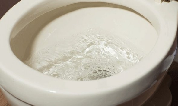 Bật mí cách thông bồn cầu bằng nước sôi nhanh nhất