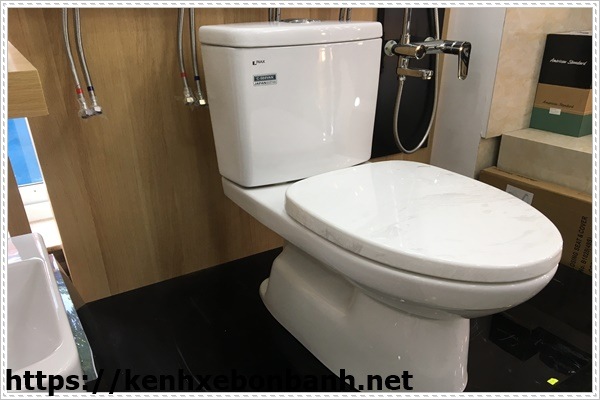 Kh&ocirc;ng đặt bồn cầu chiếu thẳng giường ngủ