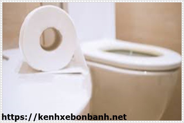 Kh&ocirc;ng đặt bồn cầu đối diện với cửa của nh&agrave; vệ sinh